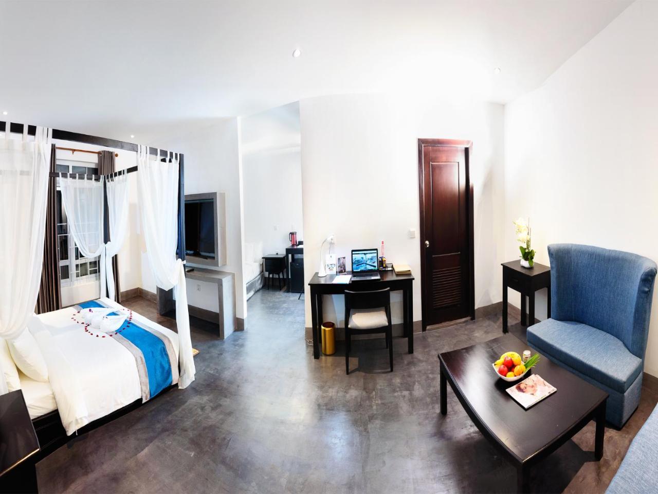 Hotel De L'Homme Phnom Penh Exterior photo